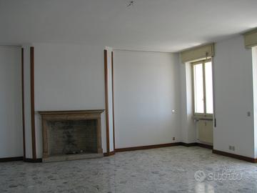 Tricamere 11° piano di ampie dimensioni