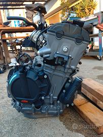 KTM 890