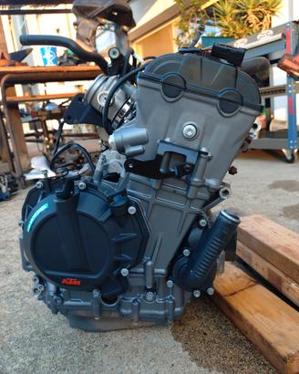 KTM 890