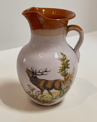 Brocca vintage in terracotta con cervo rustica