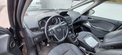 Opel Zafira tourer turbo benzina metano cosmo