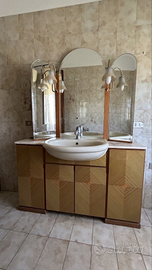 Mobile bagno in legno con specchiera