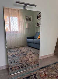 Specchio con luce LED e presa corrente