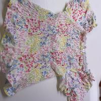 Top a fantasia di fiorellini colorati