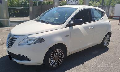 Lancia ypsilon 3° 1.3 mtj 95cv anno 2013 km123.000