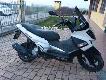 Scooter Aprilia SR Max 300