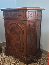 Mobiletto intarsiato