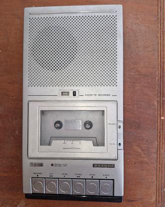 Cassette recorder sanyo