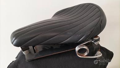 Sella Biltwell con Base Sportster molle e staffa