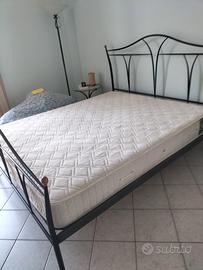 letto matrimoniale in ferro satinato nero con rete