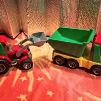 Camion ribaltabile e trattore Bruder