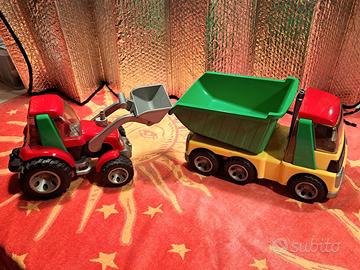 Camion ribaltabile e trattore Bruder