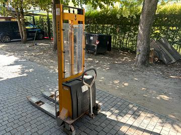 Muletto stoccatore a batteria 1000 kg