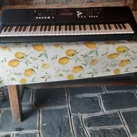 pianola YAMAHA