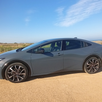 TOYOTA Prius 2.0 Plug-in Hybrid Lounge