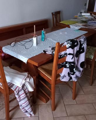 tavolo con sedie 