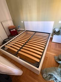 Letto matrimoniale con rete + comodino