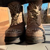 Stivaletti con borchie