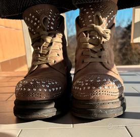 Stivaletti con borchie