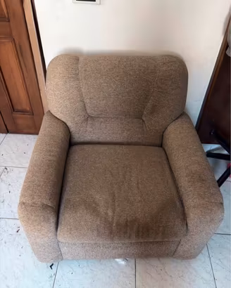 Poltrona imbottita color tortora/marrone