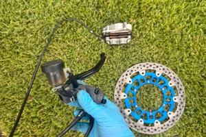 Impianto frenante radiale motard Brembo