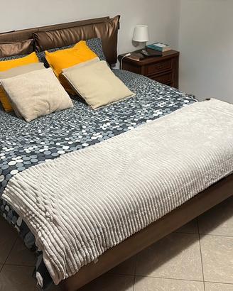 Letto matrimoniale con materasso