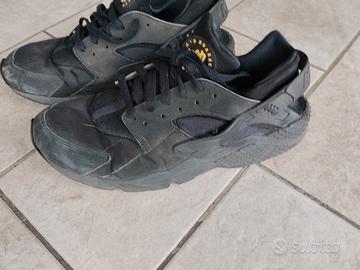 Nike hurache  nere e oro