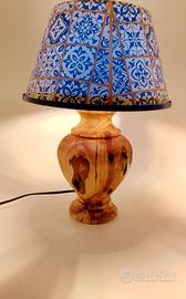 lampada da tavolo in legno 