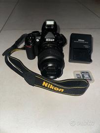 Nikon D3100 con accessori