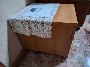COMODINO A ROTELLE