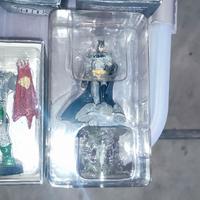 Statuine in piombo di Batman e Doomsday