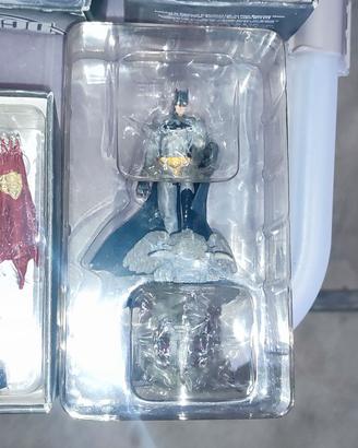 Statuine in piombo di Batman e Doomsday