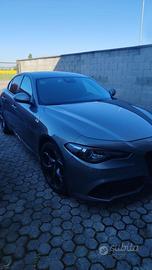 Alfa Giulia Veloce 2.0 280 CV Q4-44.000 km 2 treni