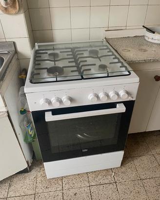Cucina a gas Beko con forno