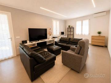 Casa indipendente di 150 m² con 4 locali e box aut