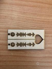 Portachiavi in legno personalizzabile spotify QR