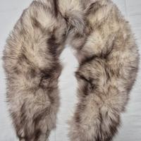 Collo di vera pelliccia. 