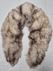 Collo di vera pelliccia. 