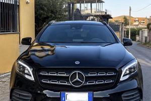 Mercedes GLA 200D night edition