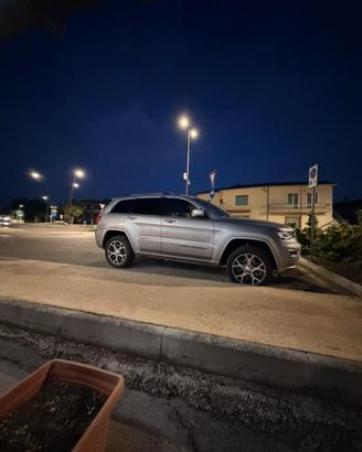 Jeep Grand Cherokee Overland