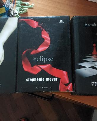 Twilight saga: 3 libri