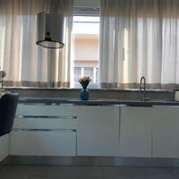 CUCINA ANGOLARE SU MISURA  BIANCO-GRIGIA