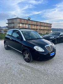 Lancia Ypsilon 1.2 69 CV versione Elle anno 2012