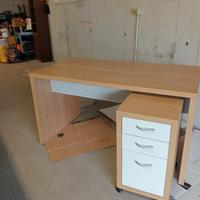 scrivania Ikea con cassettiera 