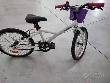 Bicicletta Btwin 20” bianca con cestino