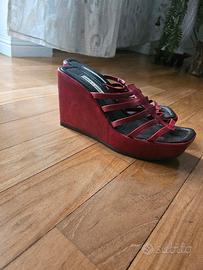 scarpe rosse alte e trendy 