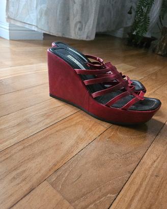 scarpe rosse alte e trendy 