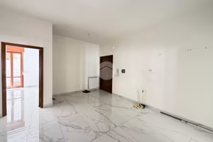 3 LOCALI A MARANO DI NAPOLI