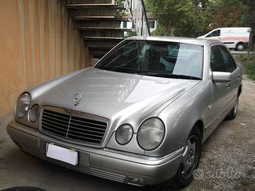 Mercedes E200  W210