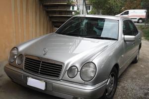 Mercedes E200  W210